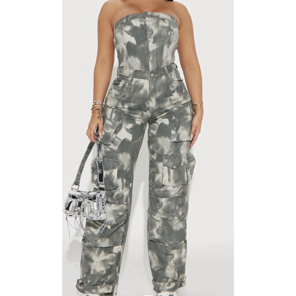NWT Fashion Nova Gray/White Denim Camo Strapless Cargo Jumpsuit Sz Large